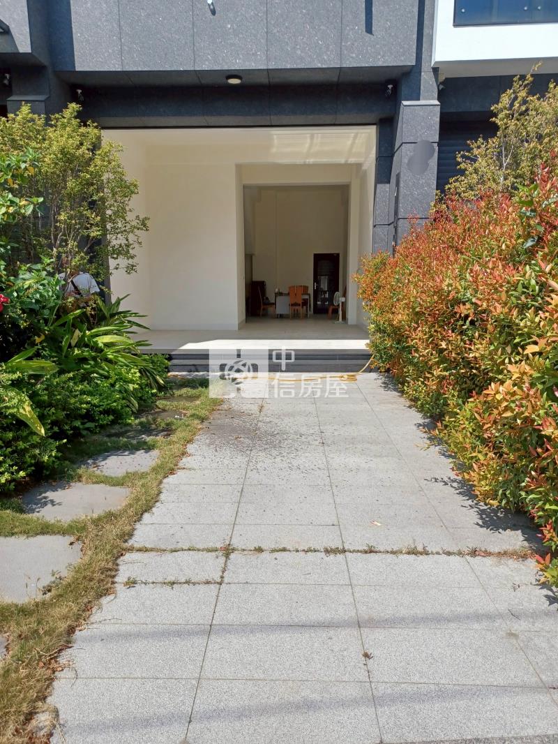 仁雄商圈/臨路/電梯黃金店面房屋室內格局與周邊環境