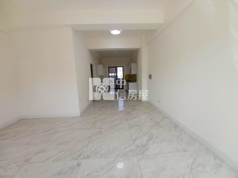 仁雄商圈/臨路/電梯黃金店面房屋室內格局與周邊環境