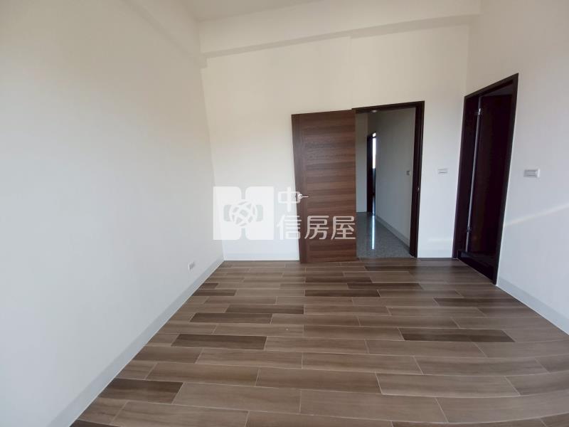 仁雄商圈/臨路/電梯黃金店面房屋室內格局與周邊環境