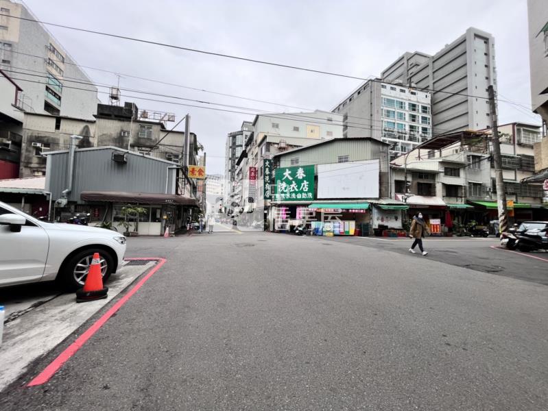 中國醫藥大學臨路透店房屋室內格局與周邊環境