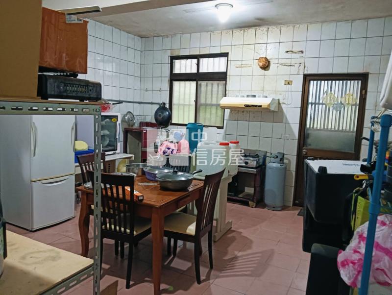 工業區旁大透天房屋室內格局與周邊環境