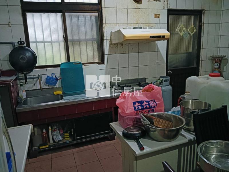 工業區旁大透天房屋室內格局與周邊環境