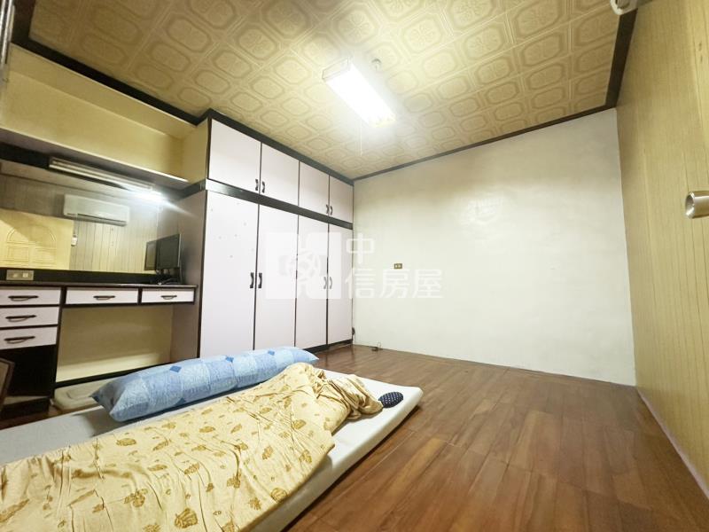 星巴克旁車庫透天房屋室內格局與周邊環境