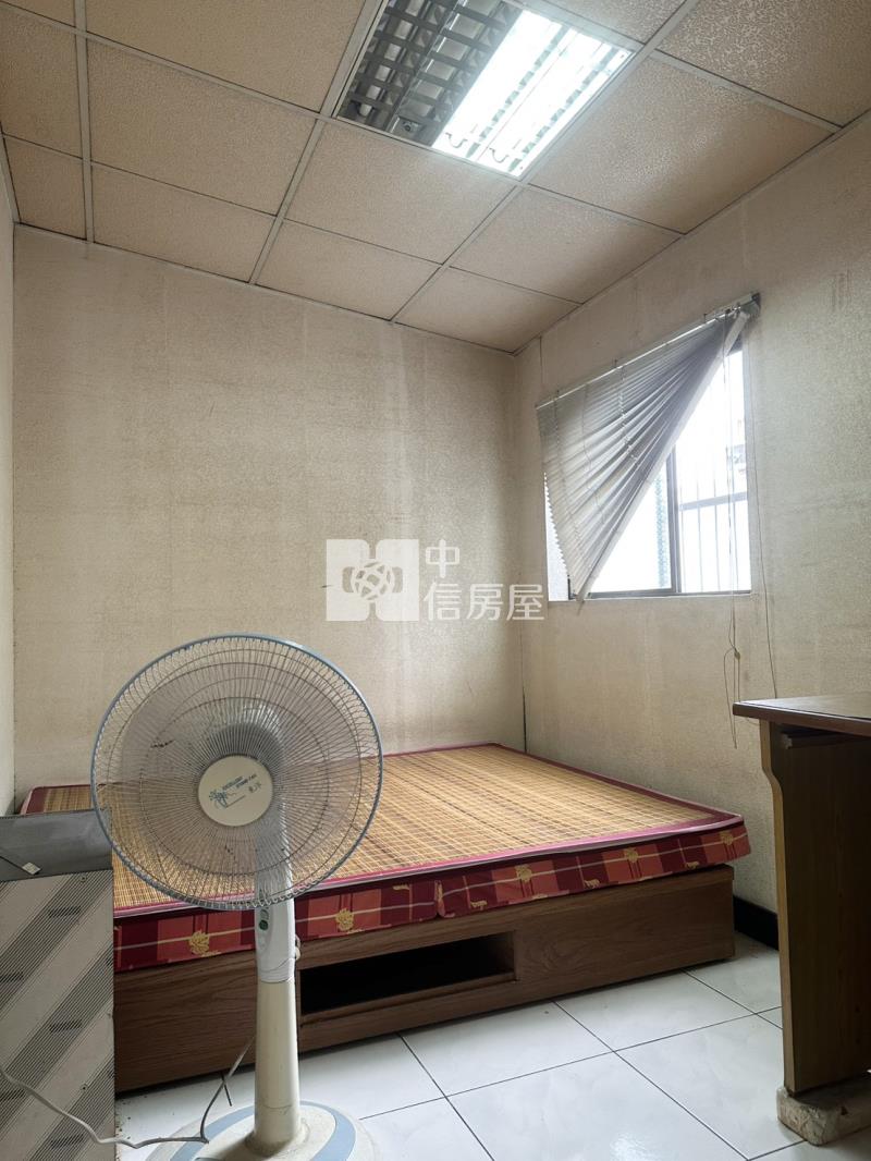 星巴克旁車庫透天房屋室內格局與周邊環境