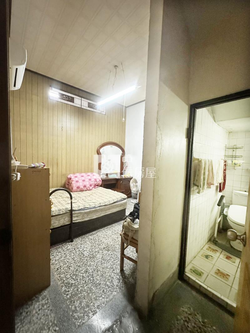 星巴克旁車庫透天房屋室內格局與周邊環境