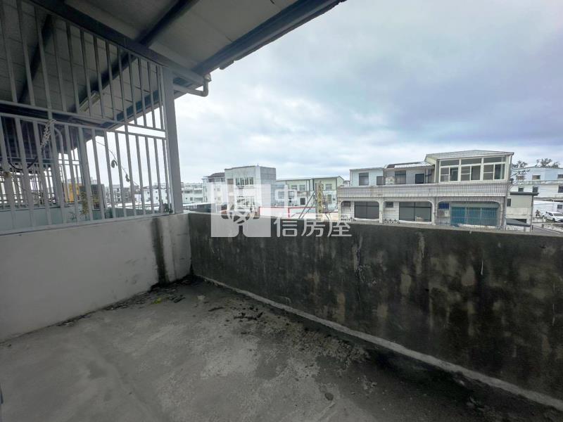 星巴克旁車庫透天房屋室內格局與周邊環境
