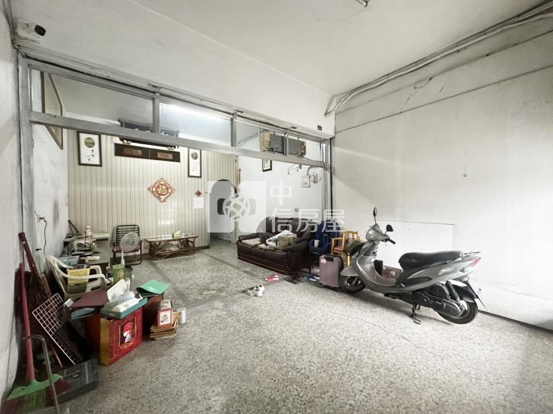 星巴克旁車庫透天房屋室內格局與周邊環境