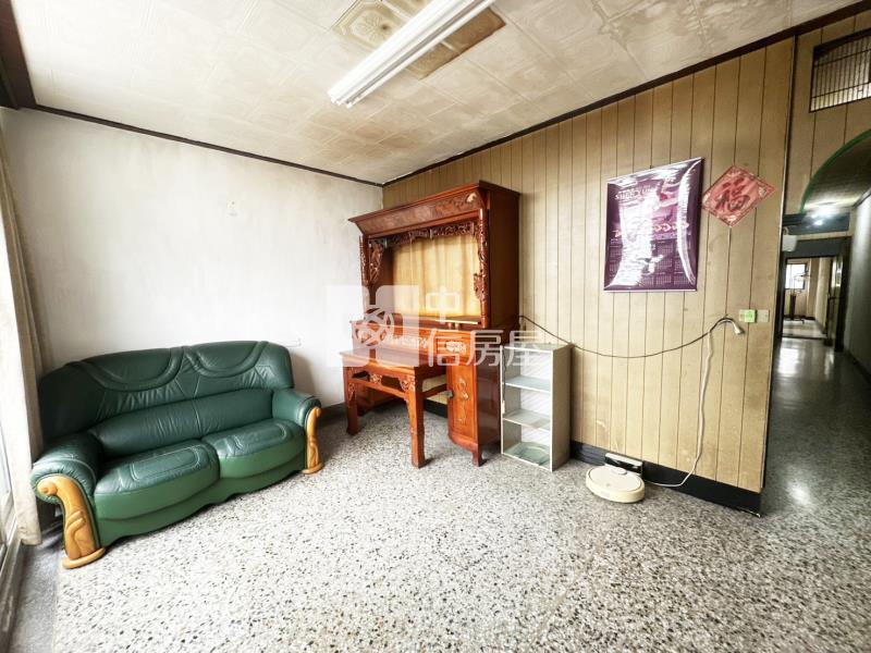 星巴克旁車庫透天房屋室內格局與周邊環境