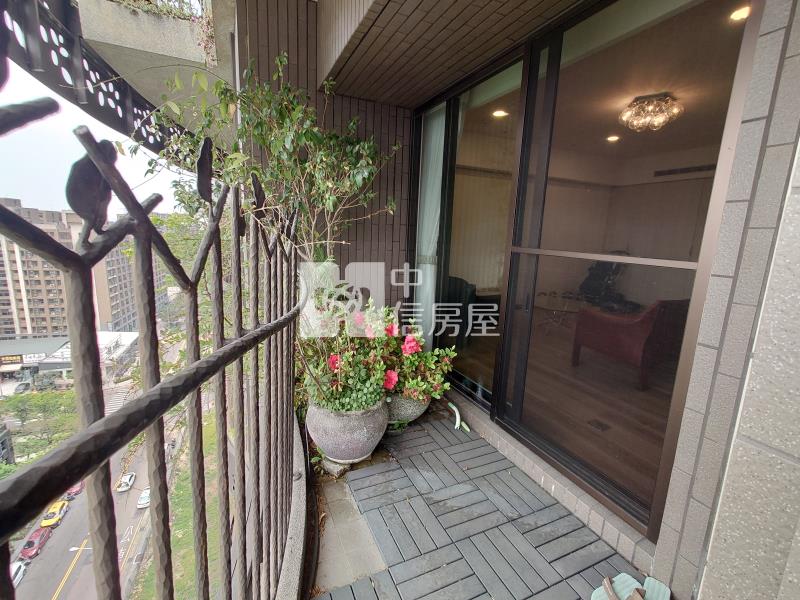 龍寶悅臻邸面公園4房雙平車(專任)房屋室內格局與周邊環境