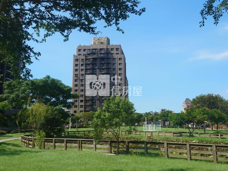 龍寶悅臻邸面公園4房雙平車(專任)房屋室內格局與周邊環境
