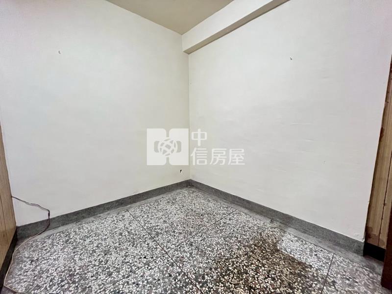 新仁市場臨路低總價透天房屋室內格局與周邊環境
