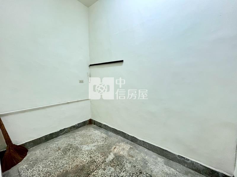 新仁市場臨路低總價透天房屋室內格局與周邊環境