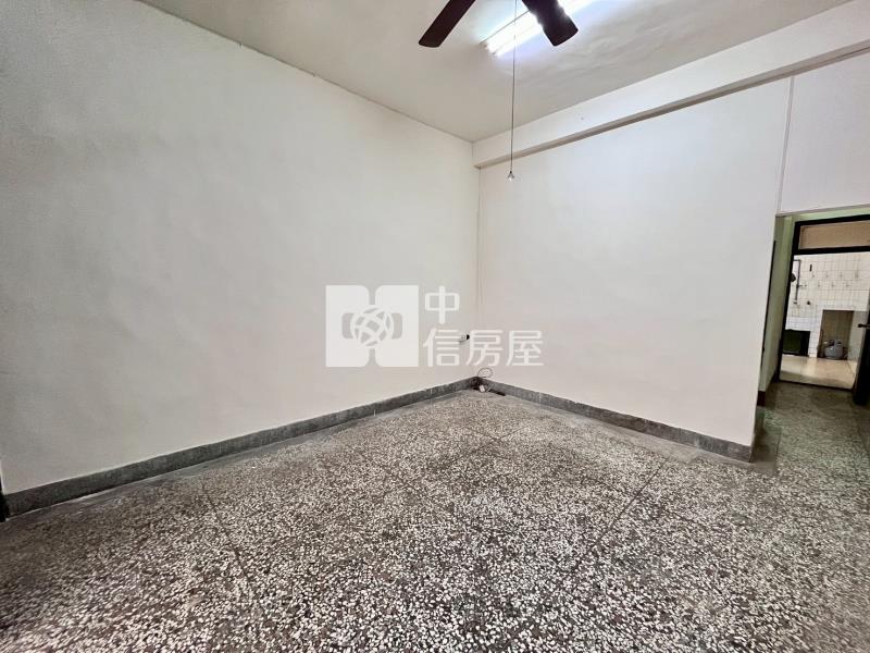 新仁市場臨路低總價透天房屋室內格局與周邊環境