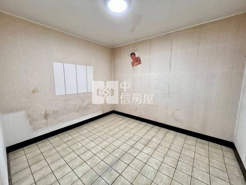 新仁市場臨路低總價透天房屋室內格局與周邊環境