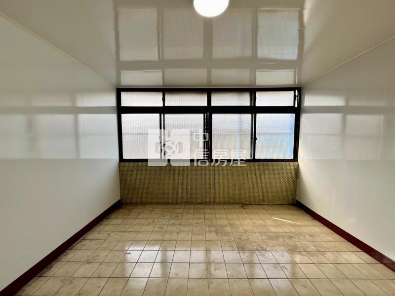 新仁市場臨路低總價透天房屋室內格局與周邊環境