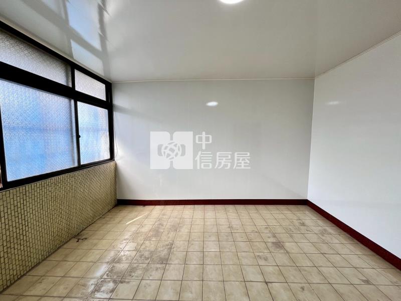 新仁市場臨路低總價透天房屋室內格局與周邊環境