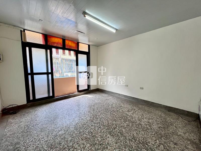 新仁市場臨路低總價透天房屋室內格局與周邊環境