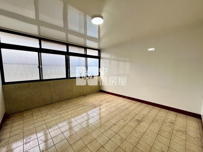 新仁市場臨路低總價透天房屋室內格局與周邊環境