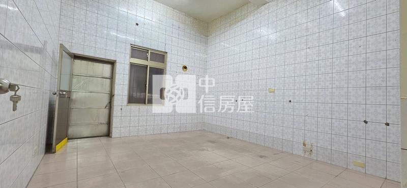 國圖館旁低總價透店房屋室內格局與周邊環境