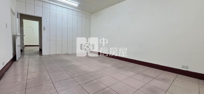 國圖館旁低總價透店房屋室內格局與周邊環境