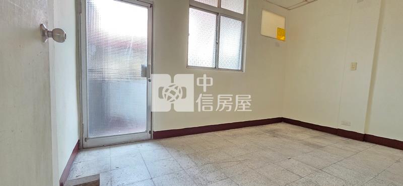 國圖館旁低總價透店房屋室內格局與周邊環境