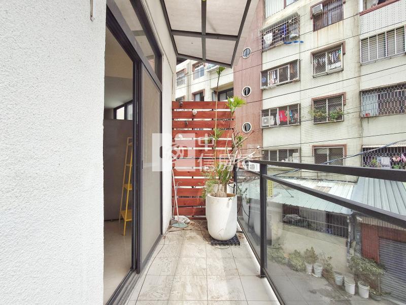 逢甲角間大面寬透店房屋室內格局與周邊環境