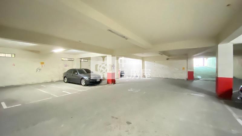 東區LaLaport精美三房平車房屋室內格局與周邊環境