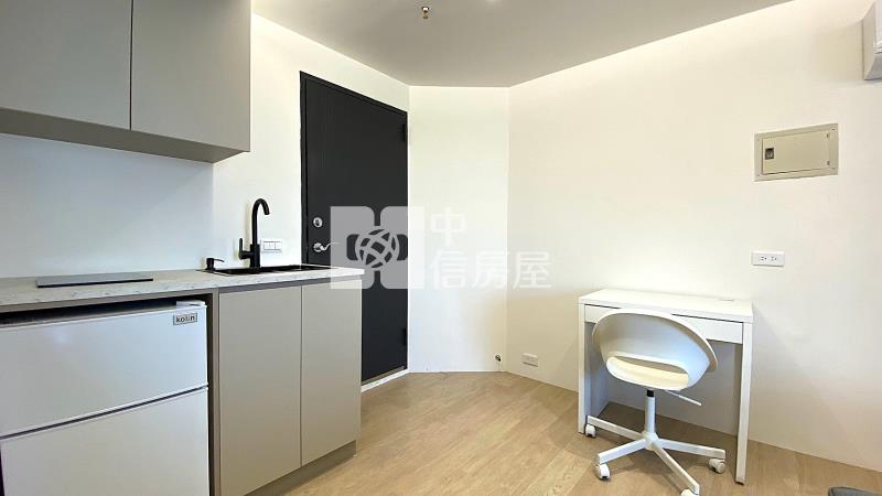中區全新精裝大套房房屋室內格局與周邊環境