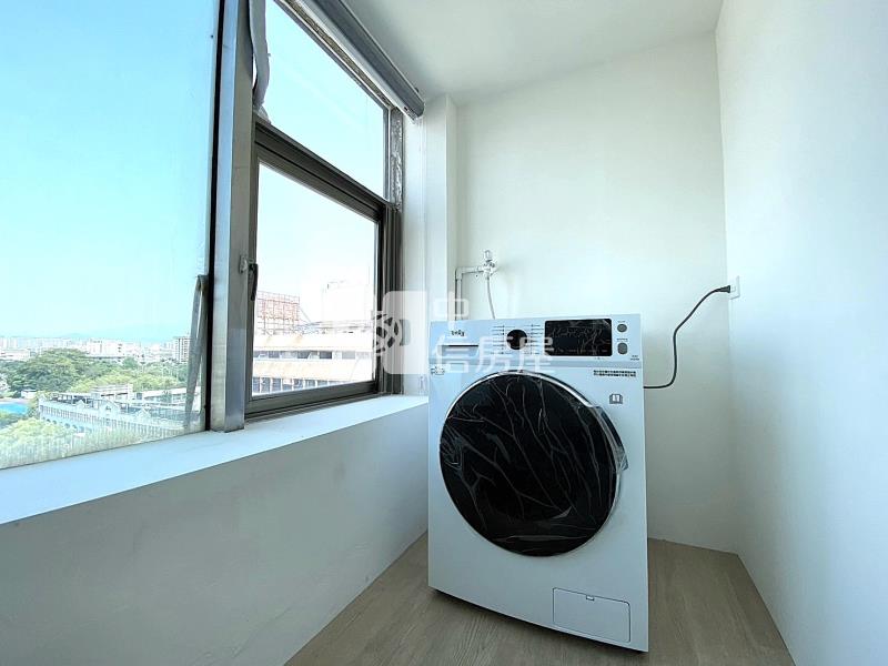 中區全新精裝大套房房屋室內格局與周邊環境