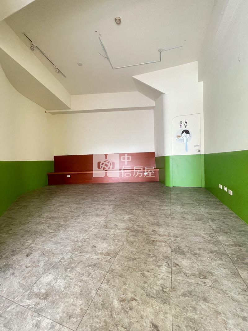 斗六家樂福旁角窗金店面房屋室內格局與周邊環境