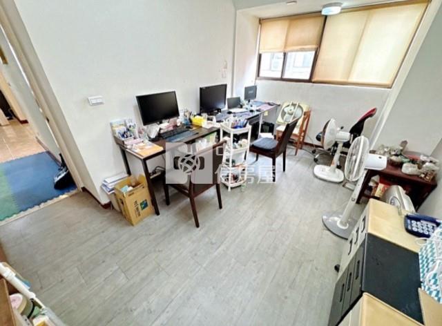 高樓大四房+雙平車房屋室內格局與周邊環境