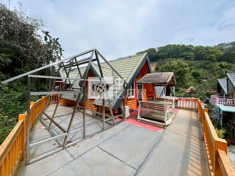 古坑華山咖啡街精美小木屋建地房屋室內格局與周邊環境