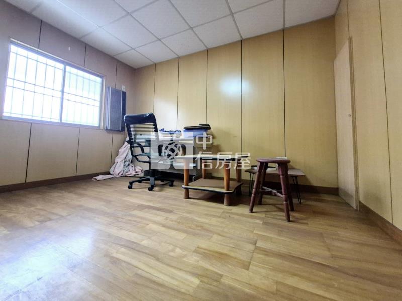 楠梓高雄大學懷舊透天房屋室內格局與周邊環境