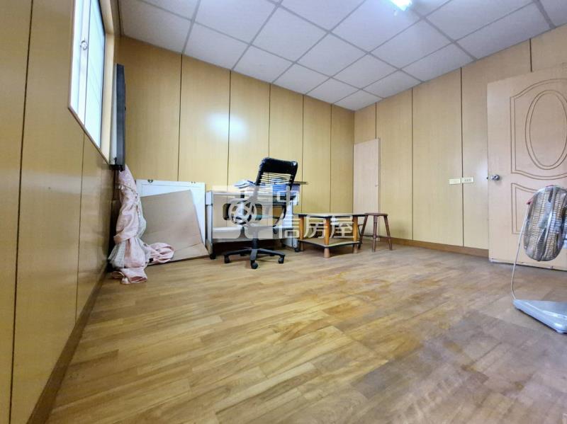 楠梓高雄大學懷舊透天房屋室內格局與周邊環境