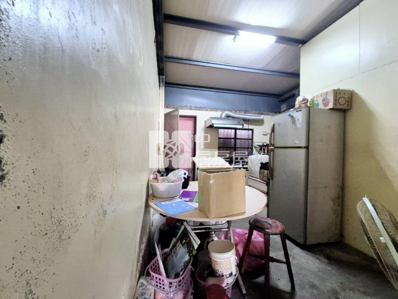 楠梓高雄大學懷舊透天房屋室內格局與周邊環境