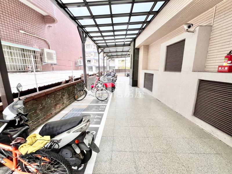 中山醫6年屋大三房+B1平車露台戶房屋室內格局與周邊環境