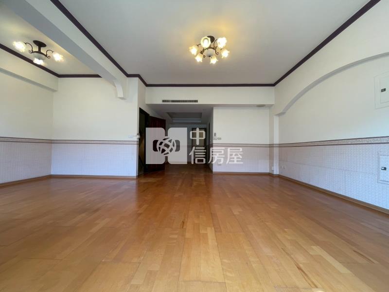東區自由路豪華車墅房屋室內格局與周邊環境