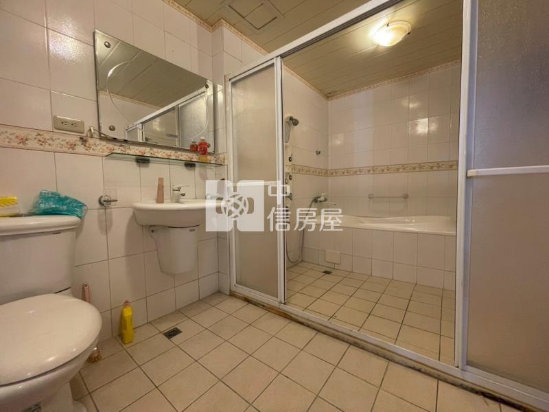 東區自由路豪華車墅房屋室內格局與周邊環境