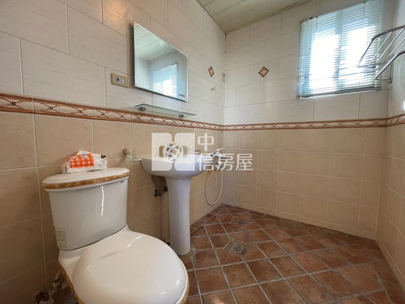 東區自由路豪華車墅房屋室內格局與周邊環境