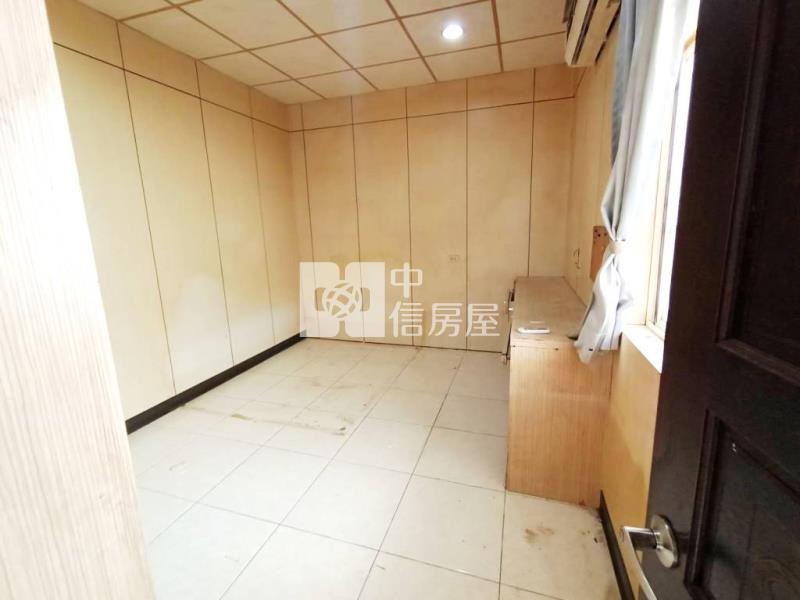 【新世紀】龍岡路大透天房屋室內格局與周邊環境