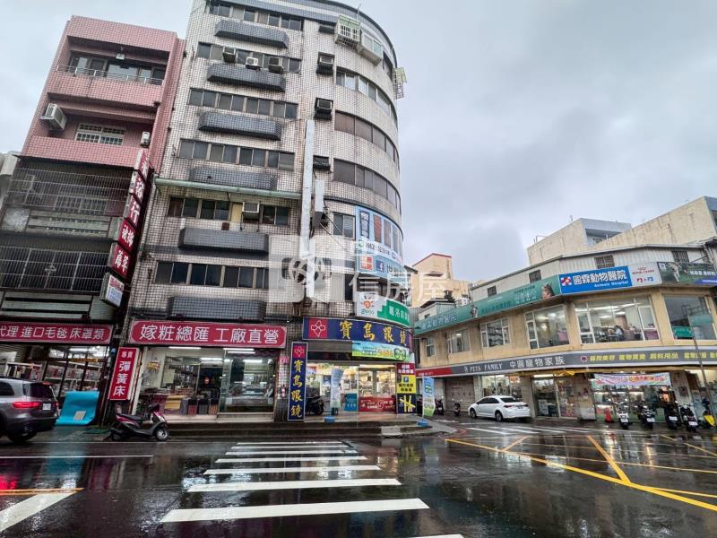 中原商圈正15米路旁黃金店面房屋室內格局與周邊環境