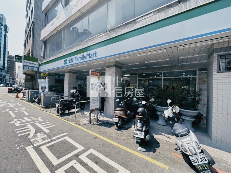 正中清路近百坪商用金透店房屋室內格局與周邊環境