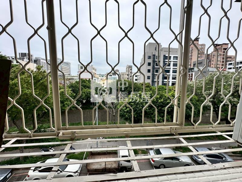 北區柳川西路套房房屋室內格局與周邊環境