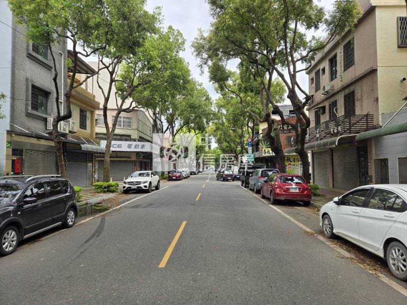 啟英高中【前院停車】透天房屋室內格局與周邊環境