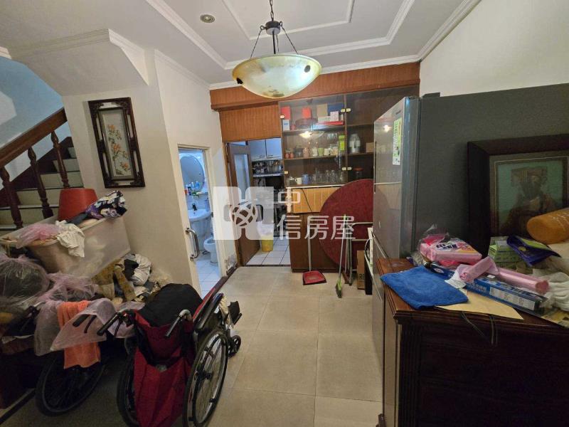 啟英高中【前院停車】透天房屋室內格局與周邊環境