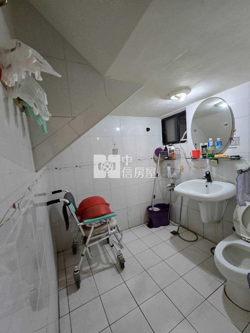 啟英高中【前院停車】透天房屋室內格局與周邊環境