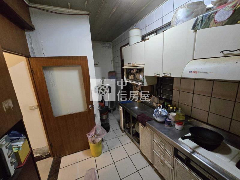啟英高中【前院停車】透天房屋室內格局與周邊環境