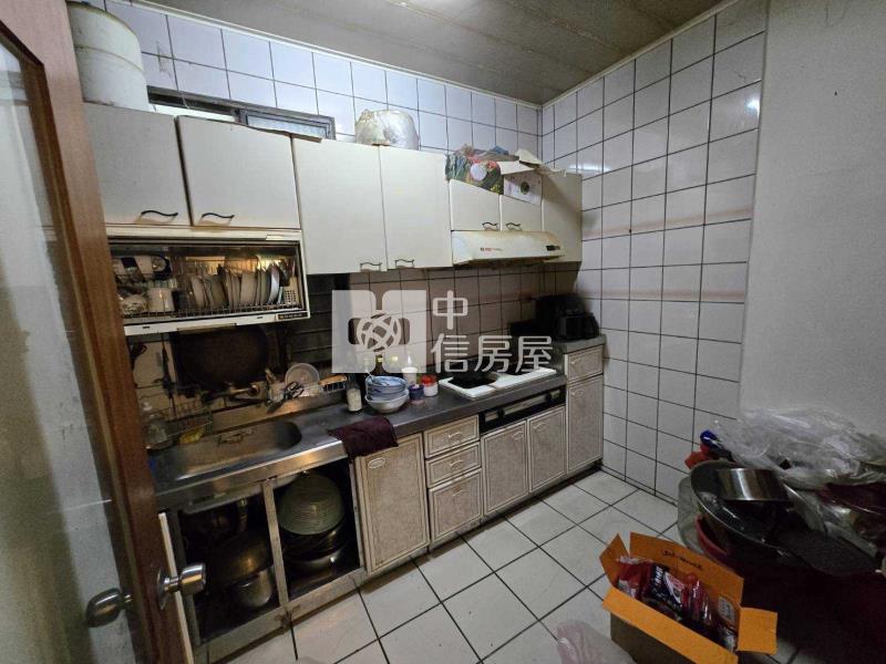 啟英高中【前院停車】透天房屋室內格局與周邊環境