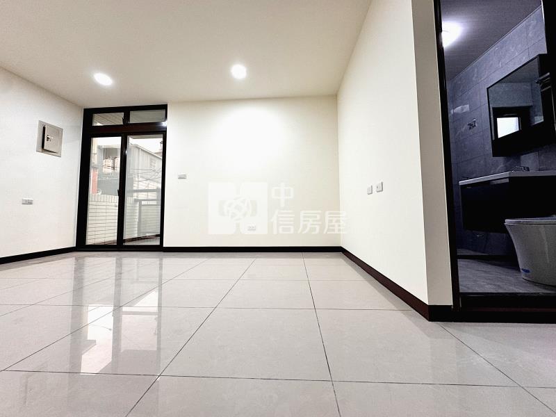 平鎮東安整新大面寬透店房屋室內格局與周邊環境