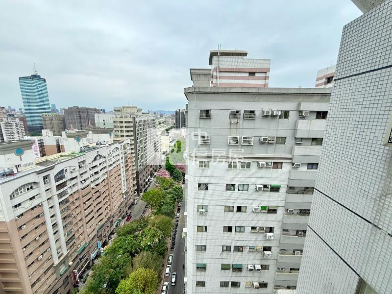 面綠園道直接住4房休旅車房屋室內格局與周邊環境